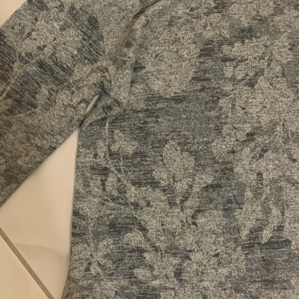 Liz Claiborne Sweater - Picture 3 of 3